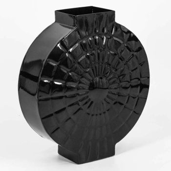 Metalen vaas rond zwart