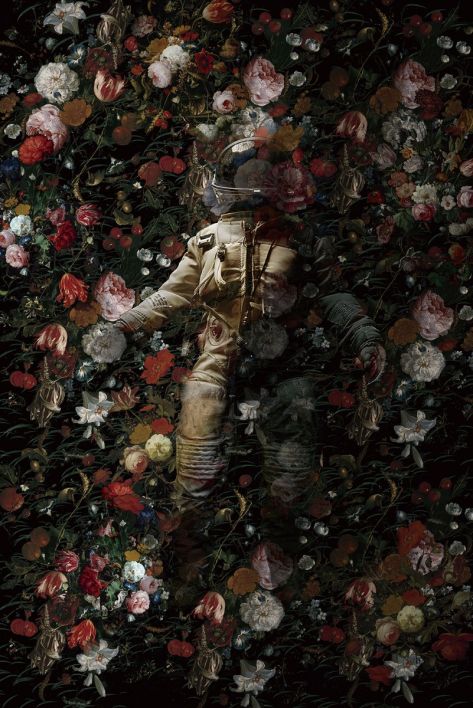 Schilderij tempered glas 'Astronaut bloemen'