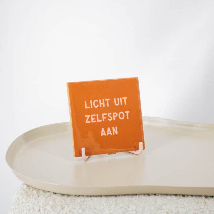Tegeltje - Licht uit zelfspot aan