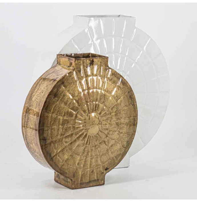 Metalen vaas rond wit