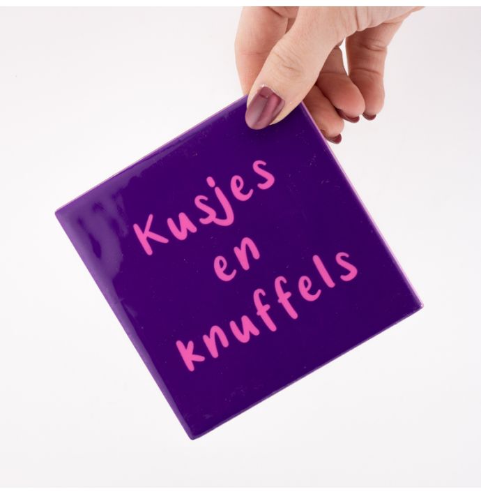 Tegeltje Kusjes en knuffels