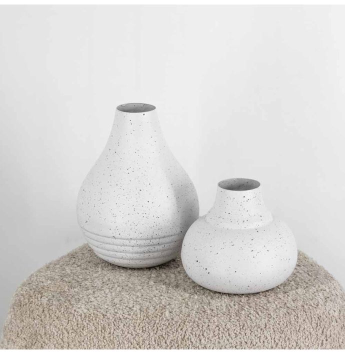 Metalen vaas white dots