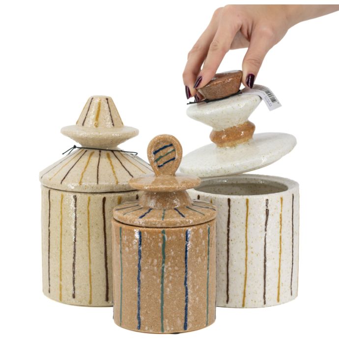 Aardewerk jar Lina M
