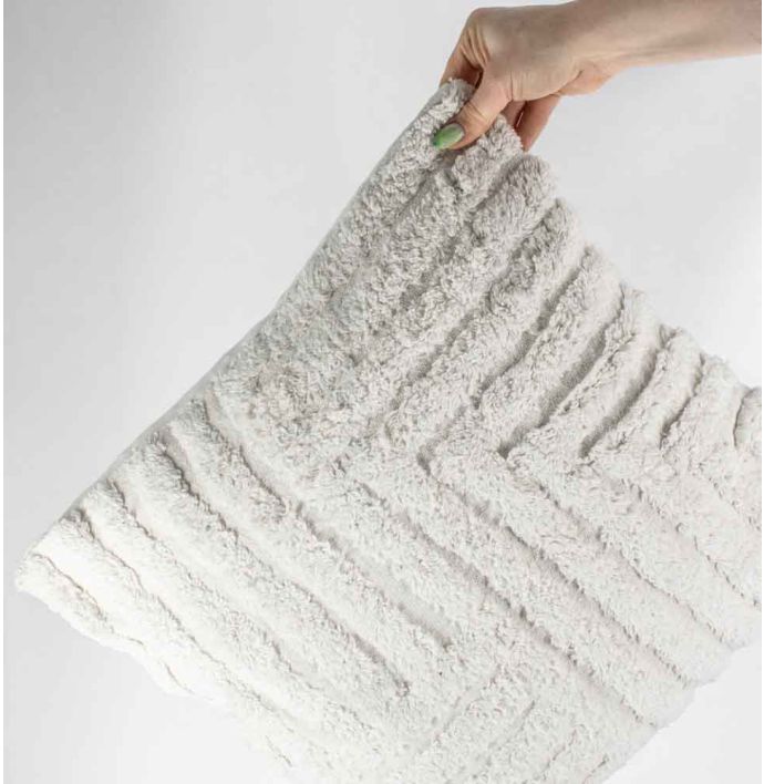 Sierkussen Fluffy stripes cream