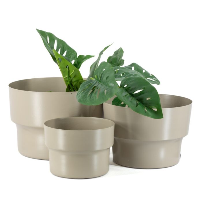 Metalen bloempot sand