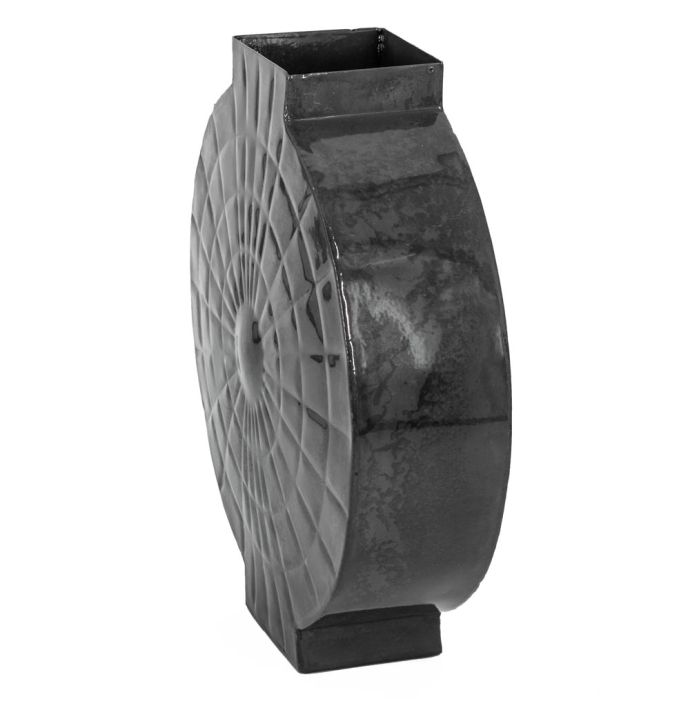 Metalen vaas rond blauw