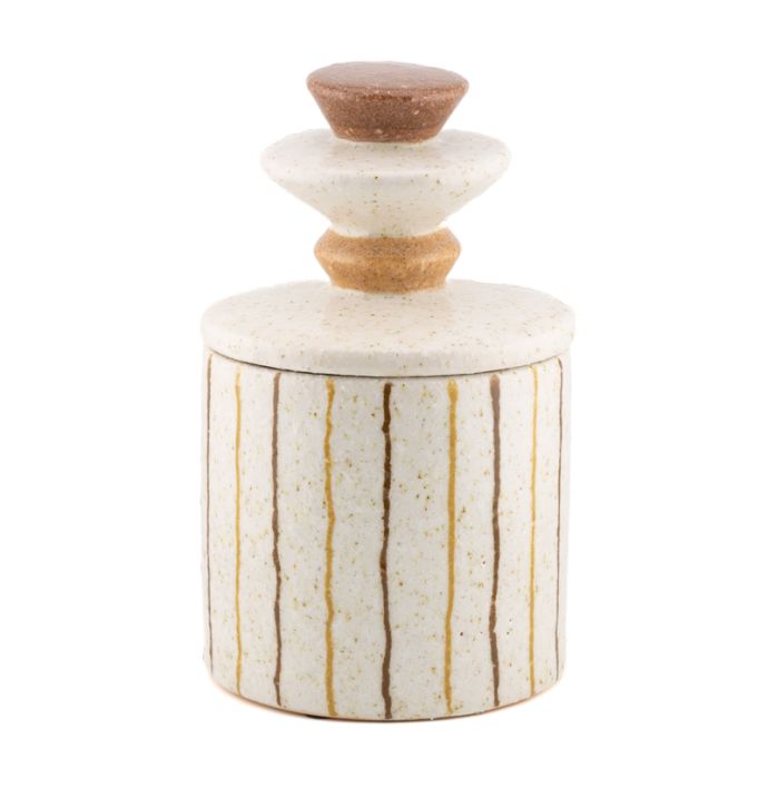 Aardewerk jar Lina L