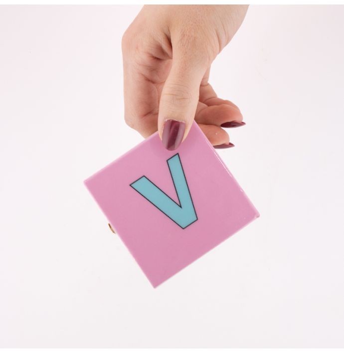 Alfabet tegeltje letter V