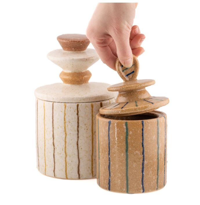 Aardewerk jar Lina M