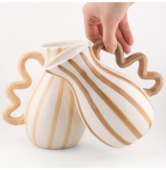 Aardewerk kan met oor stripe drab