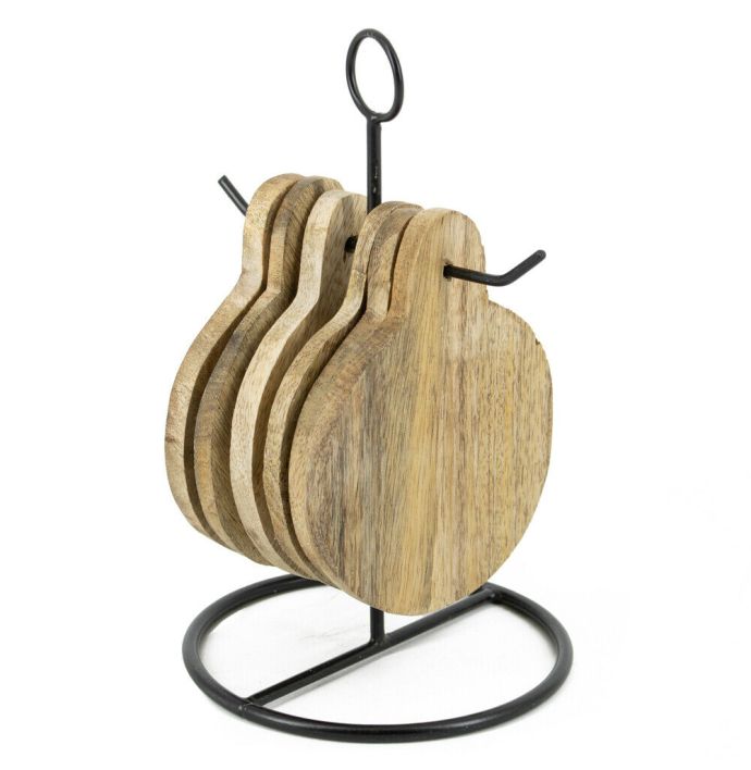Rek met houten onderzetters rond