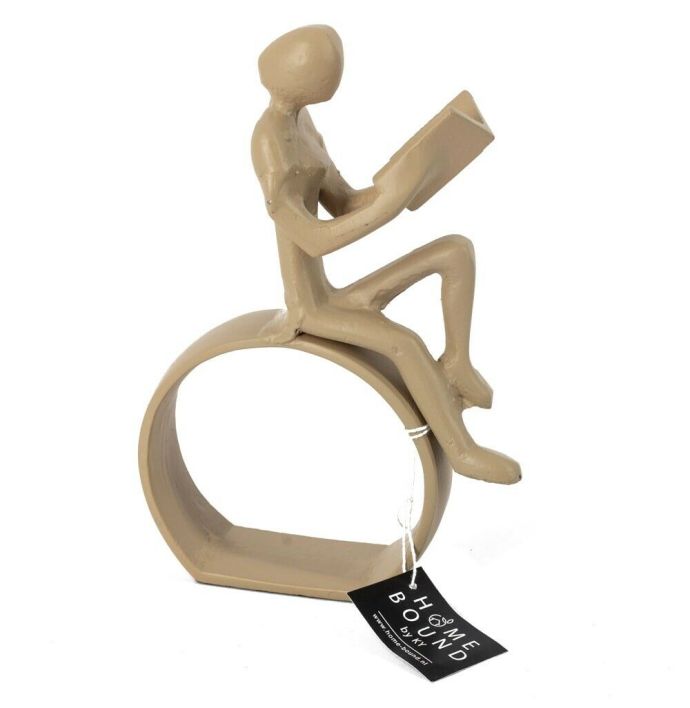 Decoratiebeeld metaal 'de zittende lezer' beige