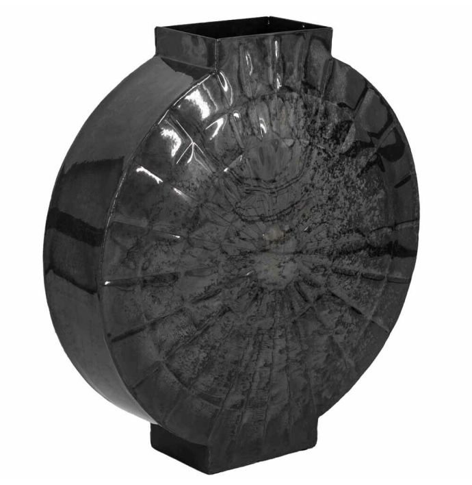 Metalen vaas rond blauw