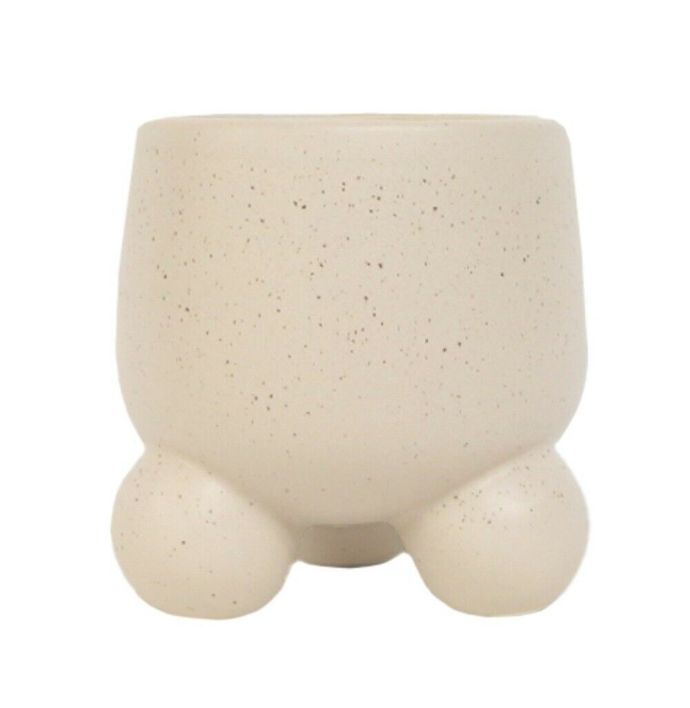 Aardewerk bloempot op bolpootjes zand 