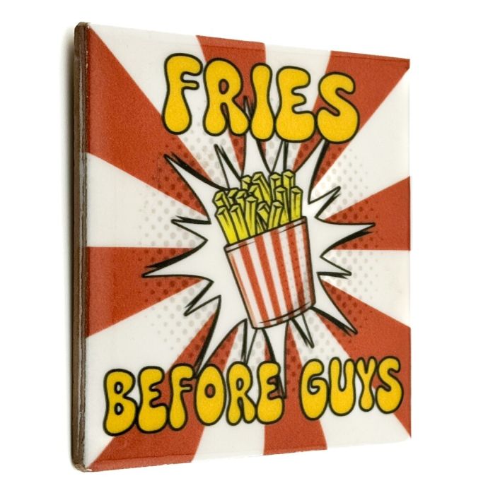 Tegeltje 'Fries before guys'