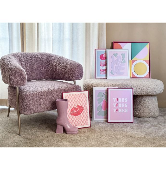 Poster in frame vibes