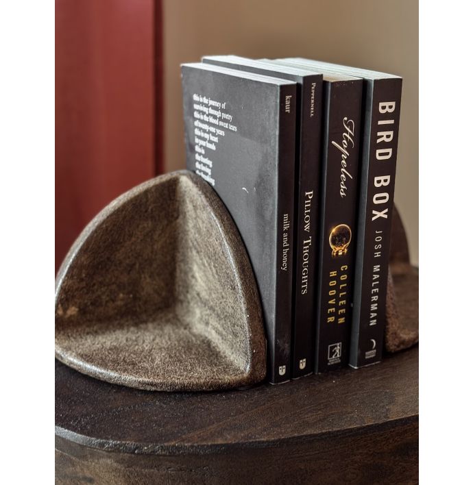 Aardewerk boekenstandaard set van 2 spheres