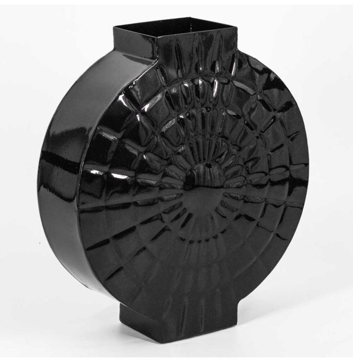 Metalen vaas rond zwart