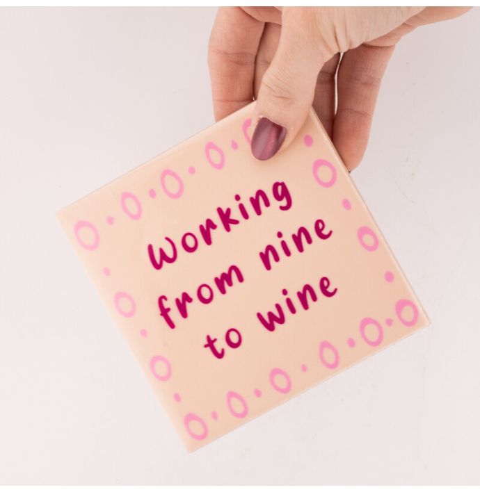 Tegeltje working from nine to wine