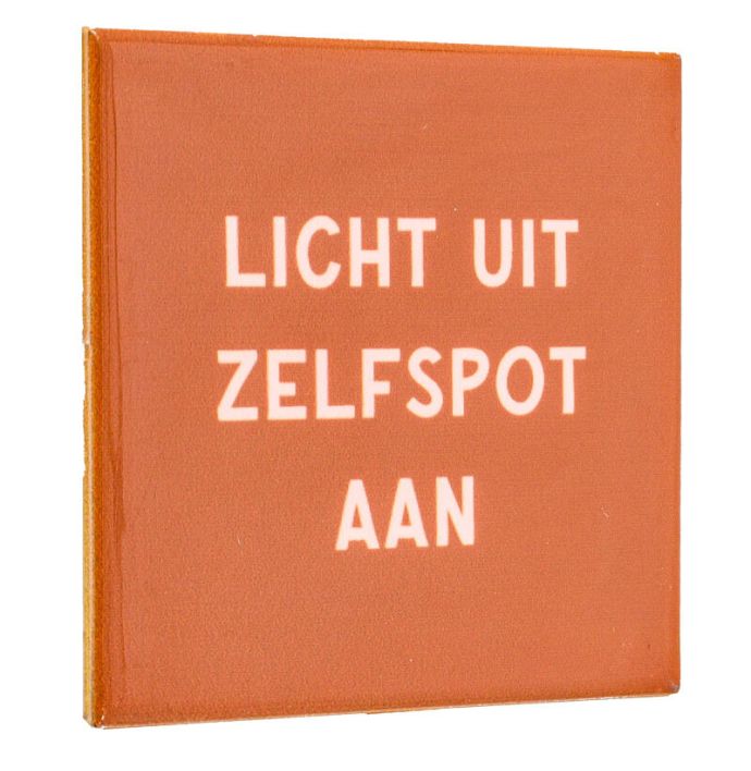 Tegeltje - Licht uit zelfspot aan