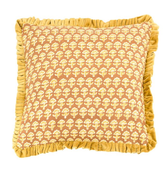 Kussen floral met roezels oker