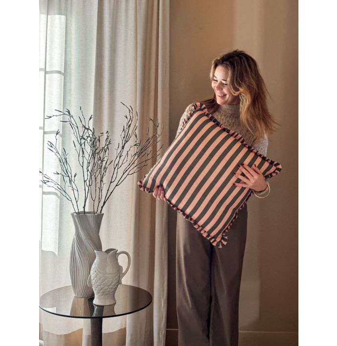 Kussen striped met roezels 